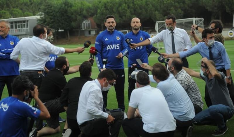 <p>Bol toplantılarımız olacak, toplu ve bire bir görüşmelerle birbirimizden beklentilerimizi ortaya koyup maksimum verim için çalışacağız. Hepinize başarılar ile dolu bir sezon diliyorum' dedi.</p>