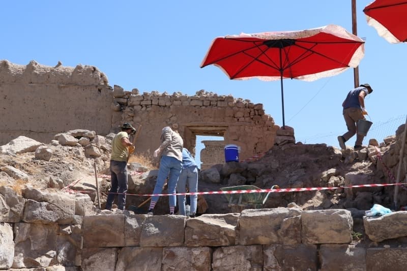 <p>Doğanay, kentin İç Anadolu Bölgesi'ni Mezopotamya Havzası'na ve Akdeniz kıyılarına bağlayan Gülek geçidinin tam ağzında bulunduğu için 4 bin yıl boyunca kesintisiz iskan gördüğünü sözlerine ekledi.</p>