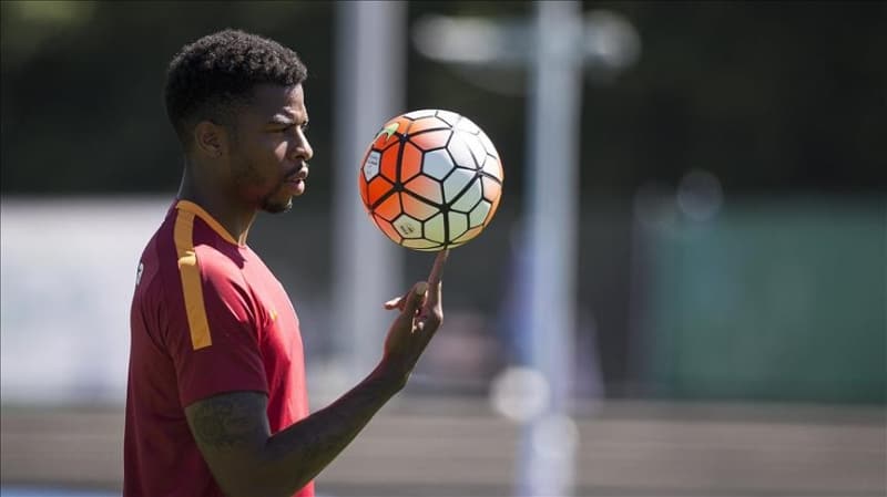 <p>Hollandal oyuncunun, sar krmzllarla olan szlemesi sezon sonunda bitmiti. </p>