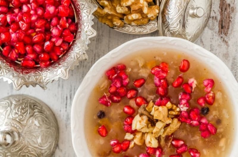 <p>Reslullah (s.a.s.) bir hadisinde yle buyurmutur: “Ramazan’dan sonra en faziletli oru, Allah’n ay olan Muharrem’de tutulan orutur. Farz namazlardan sonra en faziletli namaz da gece namazdr.” (Mslim, Sym, 202-203; Eb Dvd, Savm, 55; Tirmiz, Savm, 40)</p>