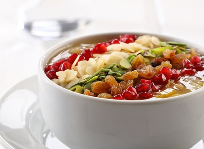 <p>u da bilinmelidir ki, Ramazan orucu farz klnnca Hz. Peygamber (s.a.s.), isteyenlerin r orucu tutup isteyenlerin tutmayabileceini belirtmitir (Buhr, Savm, 69; Mslim, Sym, 113-126).'</p>