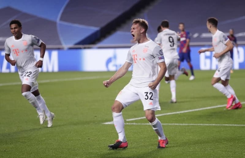 <p><b>El Pais:</b> 'Barcelona, tarihi bir mağlubiyetin acısını çekiyor. Bayern'e 8-2 yenilen Katalan takımı, büyük bir krize girdi.'</p>