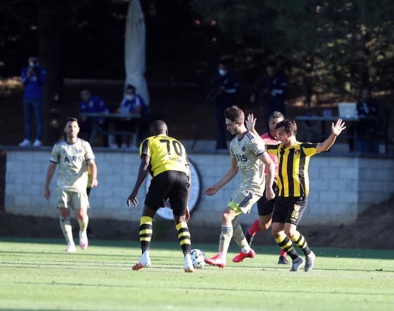 <p>Tecrbeli stoperin, takmn 17-25 Austos tarihleri arasnda dzenlenecek yeni sezon hazrlk kampna katlmayaca akland.</p>