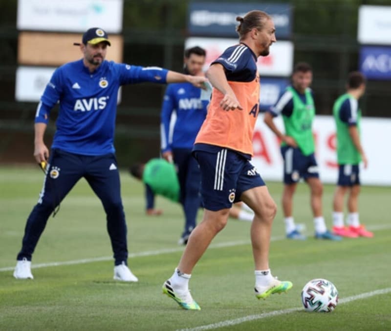 <p>Kariyerinde Mainz, Dortmund, Kln, Saint-Etienne ve Union Berlin formalar giydi.</p>