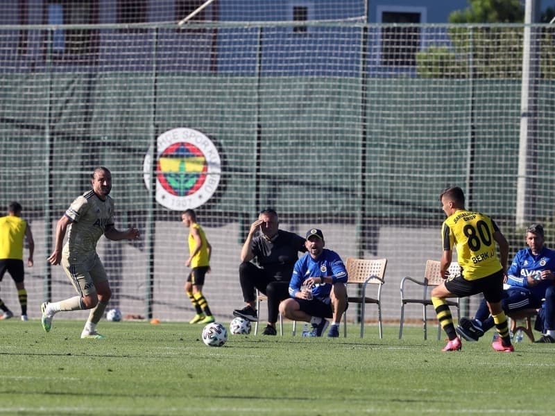 <p>Sportif direktr Olivert Ruhnert yapt aklamada, 'Neven, deneyimleriyle bize kme dmeme mcadelesinde ok yardmc oldu...</p>