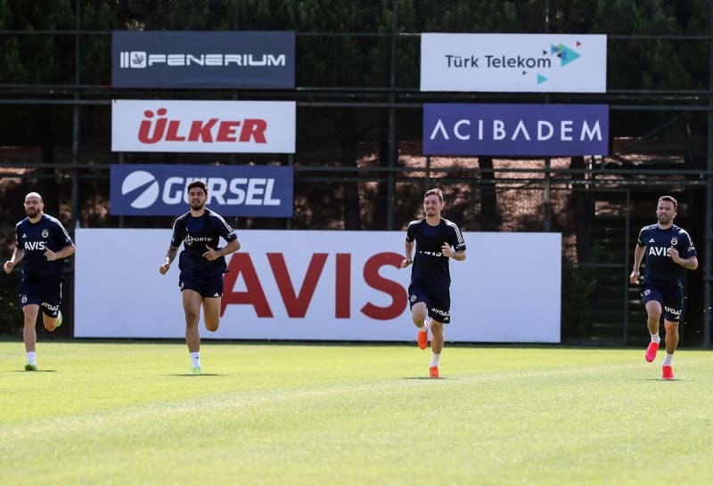 <p>Bu do�rultuda transfer d�nemine h�zl� bir giri� yapan Kanarya, yeni transferlerini tek tek duyurdu.</p>