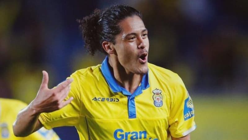<p>Resmen a��klanan bu isimlerin d���nda Mauricio Lemos, Diego Perotti ve Sinan G�m�� ile de anla�ma sa�layan sar�-lacivertlilerin bu 3 ismin transferini �n�m�zdeki g�nlerde duyurmas� bekleniyor.</p>