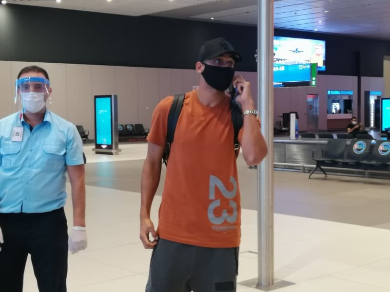 <p>Bizzat Başkan Ahmet Nur Çebi'nin ilgilendiği bu transferin Aytemiz Alanyaspor'un bonservisiyle istediği Ahmet Gülay'ın sözleşme uzatılarak kiralanması şeklinde çözülmesi ve Welinton'a imza attırılması bekleniyor.</p>