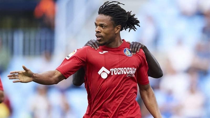 <p>Siyah beyazlılarda bunun yanı sıra en önemli konu ise santrfor transferi. Menajerler tarafından önerilen Loic Remy hala alternatifler arasında yer alıyor.</p>