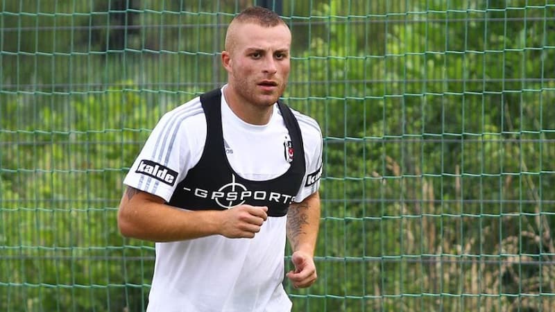 <p>Beşiktaş'a dönmeyi çok isteyen Gökhan Töre için Malatyaspor ile yapılan takas görüşmelerinde önemli bir mesafe kaydedildiği ve bu transferin bitme ihtimalinin yüksek olduğu belirtildi.</p>