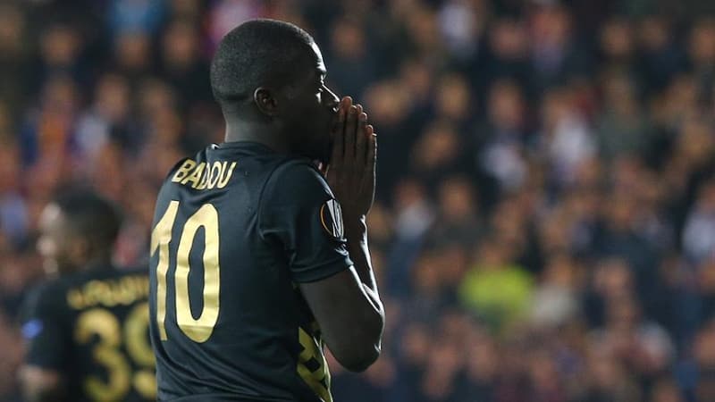 <p>Orta saha için daha önce Osmanlıspor, Galatasaray ve Trabzonspor formaları giyen Badou Ndiaye'yi gündemine alan siyah beyazlılar, oyuncu ile ücret konusunda anlaşma aşamasına gelirken, kulübü Stoke City ile de kiralama şartlarını görüşüyor.</p>