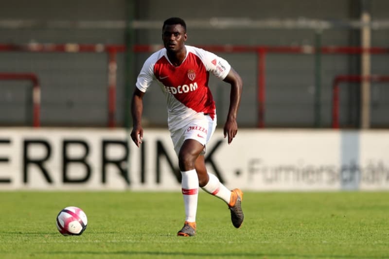 <p>Sağ kanat için diğer alternatif olan 1.70 cm boyundaki Samuel Grandsir'in ise Monaco ile 3 yıl daha sözleşmesi bulunuyor ve siyah beyazlılar kiralık şartlarını öğrenmek için Fransız kulübüne resmi yazı göndermiş durumda.</p>