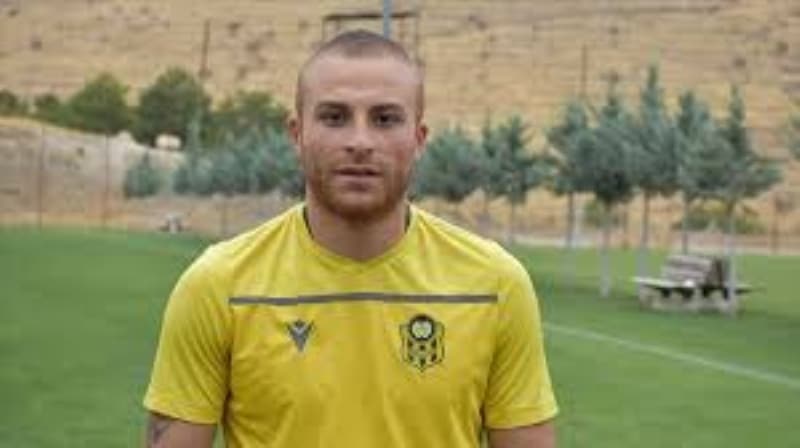 <p>Beşiktaş'ın sağ kanat için transfer etmeyi düşündüğü futbolcuların da BtcTurk Yeni Malatyaspor'dan Gökhan Töre ve Monaco'da oynayan 24 yaşındaki Samuel Grandsir olduğu öğrenildi.</p>