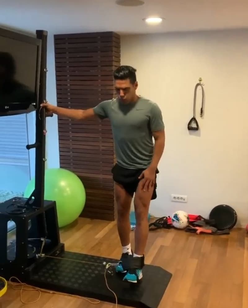 <p>Haberde Mustafa Cengiz'in s�zlerine de yer verildi ve Falcao'nun plan�n�n devre aras�nda Galatasaray'dan ayr�l�p MLS'te m�cadele edecek olan David Beckham'�n tak�m� Inter Miami'ye gitmek oldu�u ifade edildi.</p>