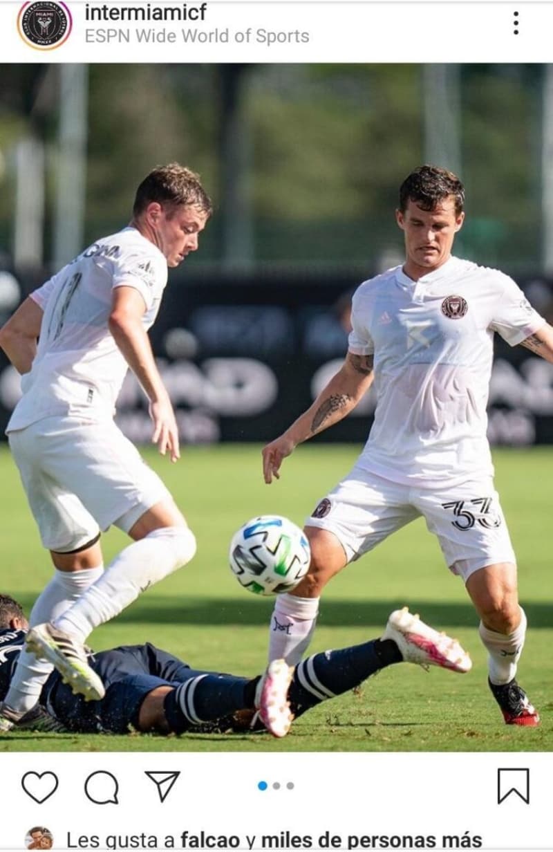 <p>Kolombiyal� y�ld�z takiple kalmay�p kul�b�n payla��mlar�n� be�enmeye ba�lad�.</p>