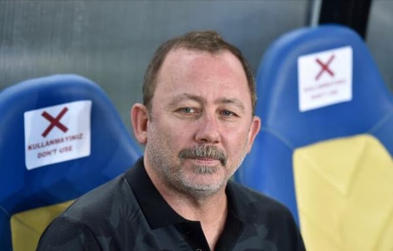 <p>İlerleyen günlerde yaşanacak gelişmeler ve Beşiktaş'tan gelecek olası bir talep sonrası UEFA'nın bu konu hakkında bir karar verebileceği kaydediliyor.</p>