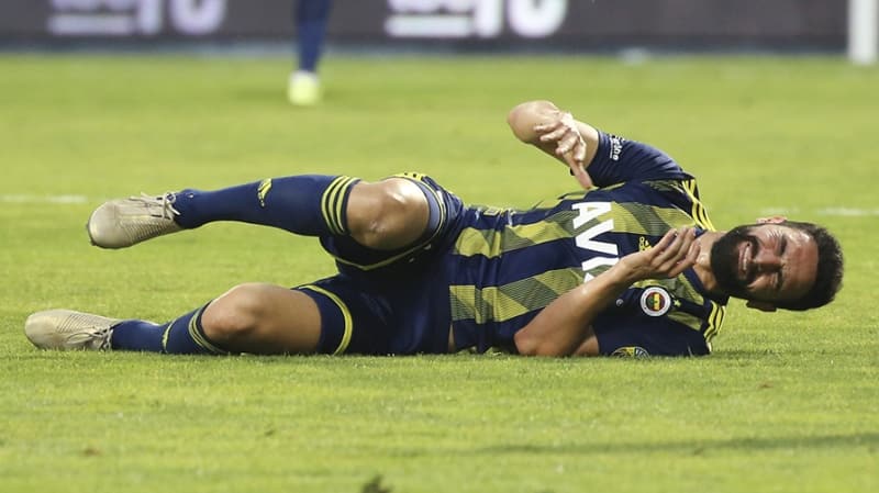 <p>Ancak Mehmet Ekici’nin <b>gemite yaad sakatlklar</b>, sar-krmzllarn bu isme mesafeli yaklamasna yol at.</p>