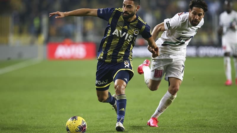 <p>Tecrbeli oyuncunun da Galatasaray’a transfer olmak istedii ve mali ynden <b>btn artlar kabul etmeye hazr olduu</b> bildirildi.</p>