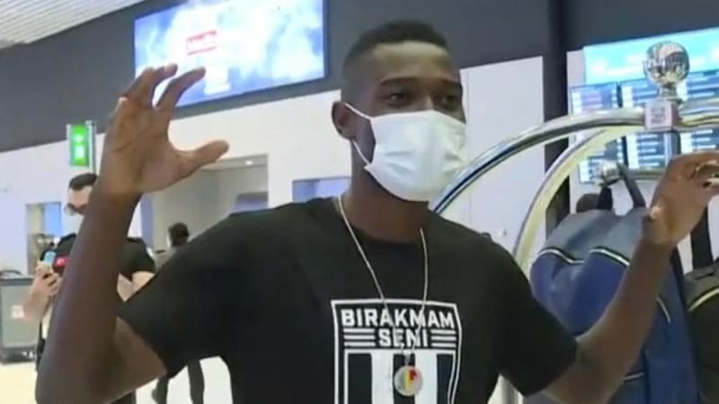 <p><b>GALATASARAY 1.7 MİLYON EURO VERDİ</b></p><p>Hanedar, 1.7 milyon Euro teklif yaptığı Ganalı orta sahadan, kendilerini beklemesini istedi. </p>