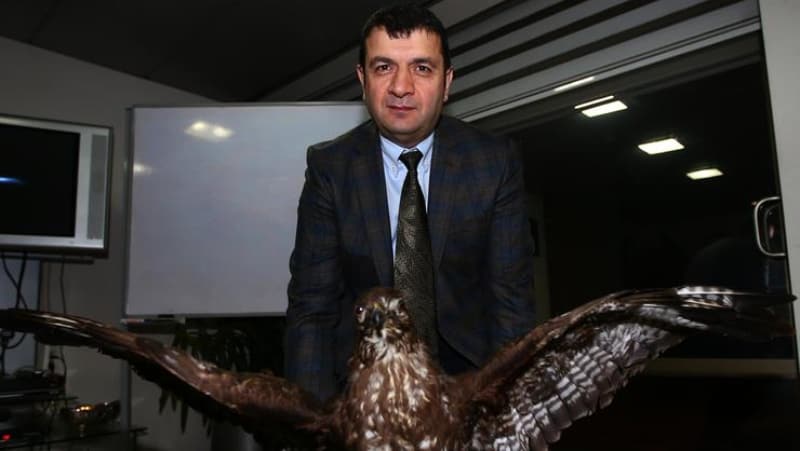 <p><b>ERDAL TORUNOĞULLARI, SÜRECİ GÖZBAŞI İLE BAŞLATMIŞTI</b><br></p><p><br></p><p>Siyah-beyazlılarda ise transferden sorumlu yönetici Erdal Torunoğulları, geçen ay Kayseri'ye giderek süreci doğrudan Berna Gözbaşı ile görüşerek başlatmıştı.</p>