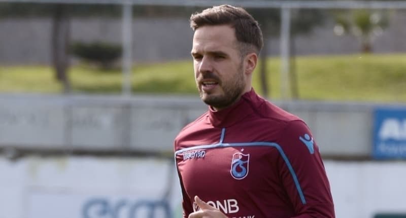 <p><b>‘ÇOK İYİ GEÇTİ’</b><br></p><p><br></p><p>Trabzonspor ile 2019-20 sezonunu başarılı geçirdiğini söyleyen Filip Novak, “Çok iyi bir sezon geçirdim. Daha çok gol attım ve bir bütün olarak da başarılı bir performans ortaya koydum. İstatistiklere bakarsanız müthiş ancak bu istatistikler yerine ligi ilk sırada tamamlamayı tercih ederdim. Şampiyonluğu kaçırdığımız için hala üzgünüm çünkü gerçekten çok yaklaşmıştık. Korona krizinden önce zirvedeydik. Ancak iki kere takılınca şampiyonluğu elimizden kaçırdık” yorumunu yaptı.</p><p><br></p><p>Milliyet</p>