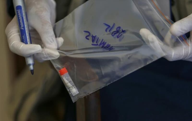 <p class='MsoNormal'>Amerikan basınında çıkan haberlere göre, ABD'nin Florida  eyaletinde Scripps Araştırma Enstitüsü'nde görevli uzmanlar, laboratuvarda  yapılan çalışmada 'D614G' ismi verilen mutasyonun, Kovid-19'un  yüzeyindeki 'fonksiyonel sivri uçların' sayısını büyük ölçüde  artırdığını açıklamıştı.</p>