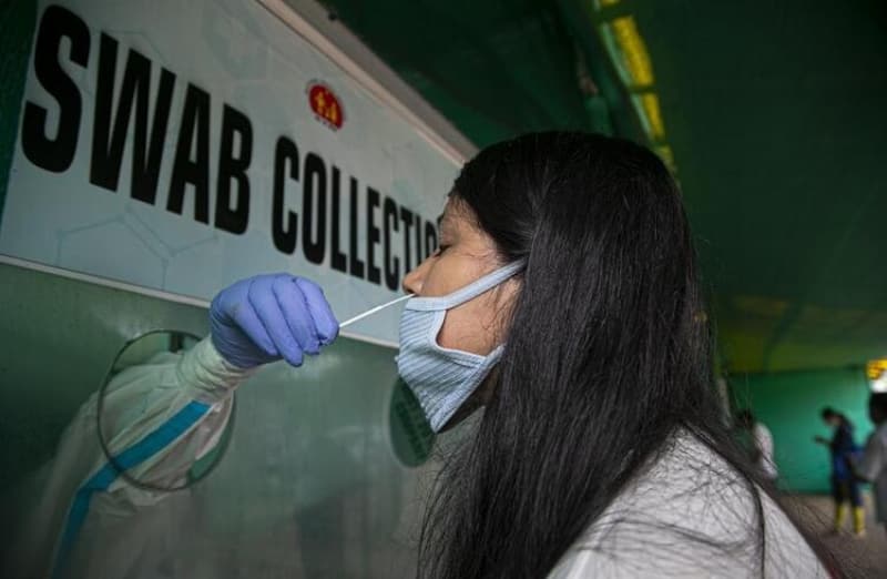 <p class='MsoNormal'>Sars Cov 2, koronavirüs salgını Aralık 2019'da başladığından  beri birçok kez mutasyona uğradı. Ancak bunlardan sadece biri, D614G, virüsün  davranışını değiştirerek bilim insanları tarafından tespit edildi.</p>