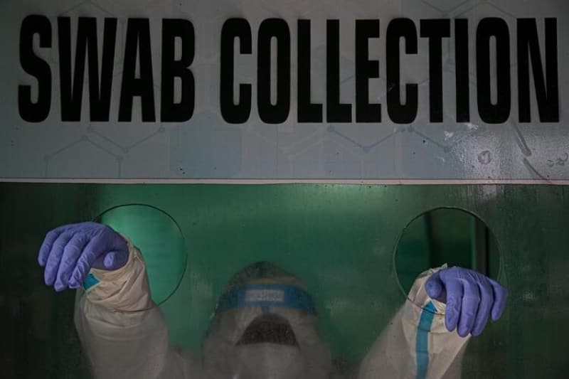 <p class='MsoNormal'>Uzmanlar bu mutasyonun Vuhan'daki ilk vakalardan bir süre  sonra, muhtemelen İtalya'da gerçekleştiğini düşünüyorlar.</p>