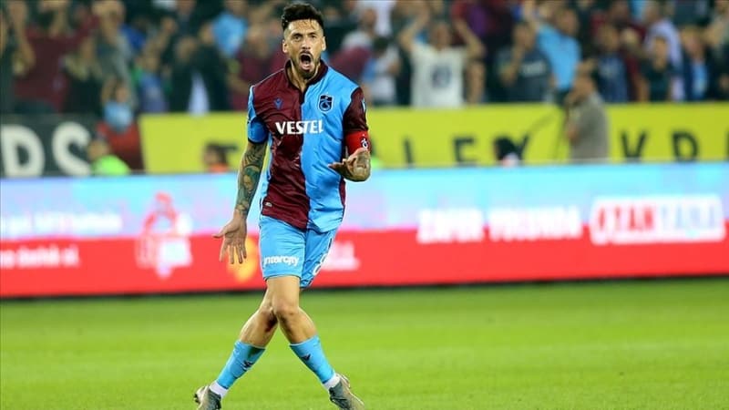 <p>Gökhan Gönül, Caner Erkin, Filip Novak ve Mert Hakan Yandaş'ın ardından Mame Thiam'ı da kadrosuna katan sarı-lacivertliler, Jose Sosa transferinde geri sayıma geçti.</p>