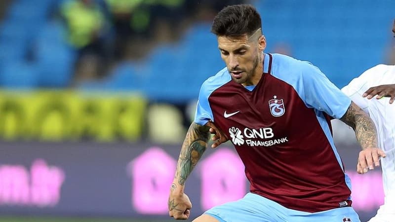 <p>Böylece kısa vadede başarı için tecrübeli isimlere yönelen Kadıköy ekibi, 35 yaşındaki oyuncuyla anlaştı.</p>