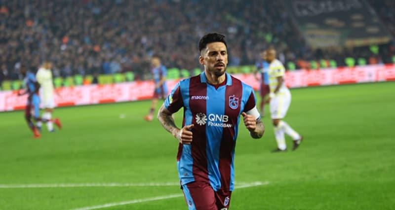 <p>Estudiantes'ten gelen öneri ise çok <b>cazip değildi.</b></p>