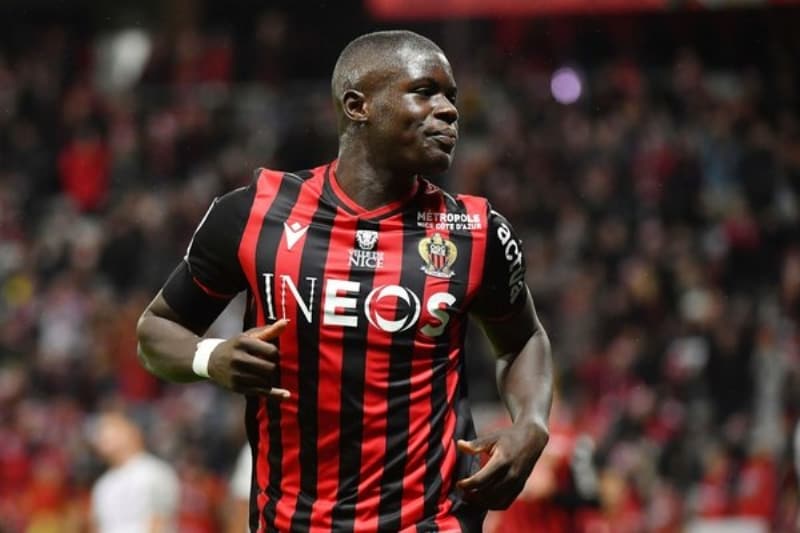 <p><b>MALANG SARR BOMBASI!</b></p><p><br></p><p>Lemos transferinde mutlu sona ulaan Fenerbahe ynetimi asl bombay Malang Sarr ile patlatmak istiyor.</p>