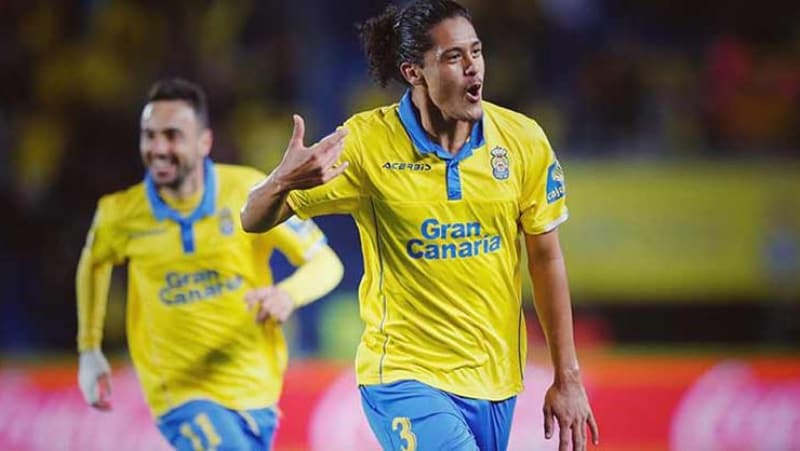 <p>Sar-lacivertliler, 24 yandaki Uruguayl stoper ile 3 yllk szleme imzalayacak.</p>