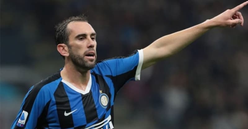 <p><b>SERİE A'DA 23 MAÇA ÇIKTI</b></p><p><br></p><p>Geçen sezon Inter formasıyla Serie A'da 23 maça çıkan Diego Godin 1 gol atarken, 1 de asist yaptı.</p>