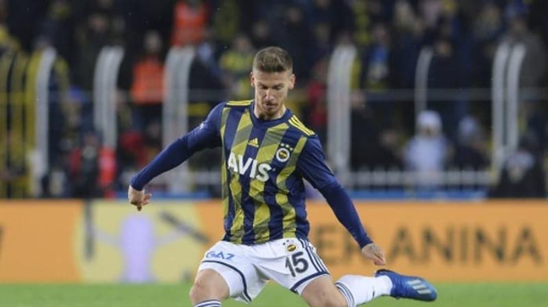 <p>Serdar Aziz</p><p>Mevki: Stoper</p><p>Doğum tarihi:23 Eki 1990</p><p>29 yaşında</p>