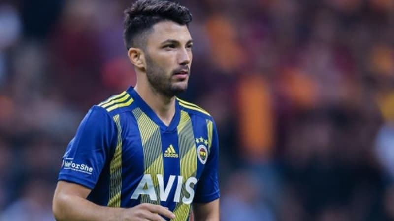 <p>Tolgay Arslan</p><p>Mevki: Orta saha</p><p>Doğum tarihi:16 Ağu 1990</p><p>30 yaşında</p>