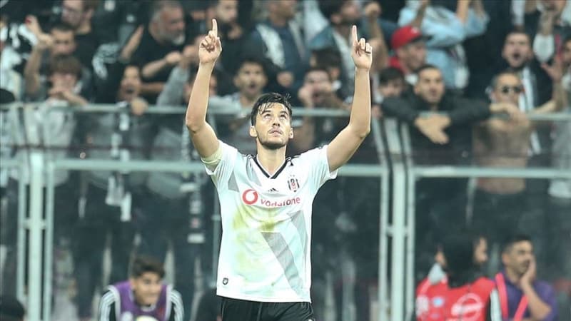 <p>Gökhan için Tyler Boyd talebi geri çevrilen Yeni Malatya’nın, son olarak <b>Umut Nayir </b>isteğine ise olumlu yanıt verilmesi bekleniyor. </p><p><br></p><p>Fanatik</p>