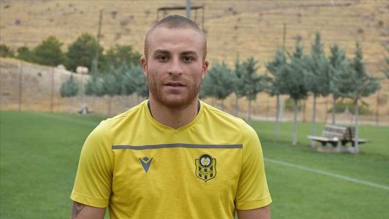 <p>28 yaşındaki kanat oyuncusuyla anlaşma sağlayan yönetim, Yeni Malatyaspor’u ikna etmeye çalışıyor.</p>
