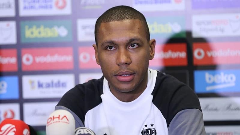 <p>Siyah-Beyazlılar’la temas halinde olan Marcelo’nun, <b>“Türkiye’de sadece Beşiktaş’ta oynarım. Ne Beşiktaş kulübünü ne de taraftarlarını hayal kırıklığına uğratamam”</b> dediği öğrenildi.</p>