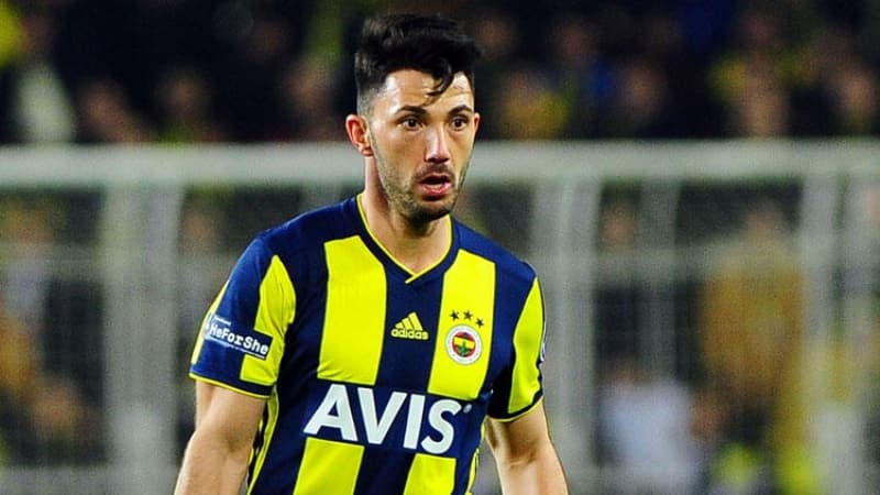 <p><b>TOLGAY ARSLAN</b><br></p><p><br></p><p>Yeni sezon öncesi kadroda düşünülmeyen isimlerden biri olan Tolgay Arslan'ın Fenerbahçe'den ayrılması an meselesi... </p>