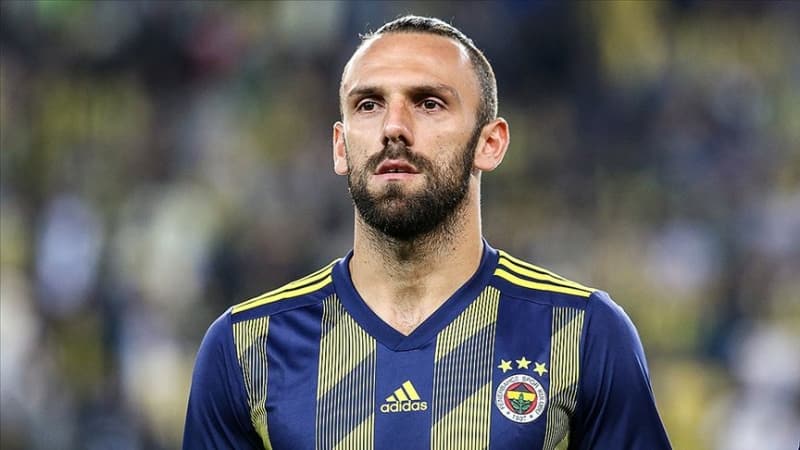 <p>Uzun süren pazarlıklar sonrasında Lazio, 16 milyon euro + 2 milyon euro bonuslarla birlikte toplamda 18 milyon euro karşılığında Vedat Muriç için Fenerbahçe ile anlaşma sağladı. </p>