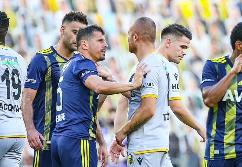 <p>Ajdan Hasic'in yeniden kiralanmas� konusunda Yeni Malatyaspor'la g�r��meler devam ederken, sar� siyahl�lar ayn� zamanda Umut Nayir'i da ekledi.</p>