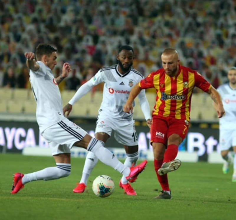 <p>G�khan T�re �u anda kul�b� Yeni Malatyaspor'la antrenmanlara ��km�yor.�</p>