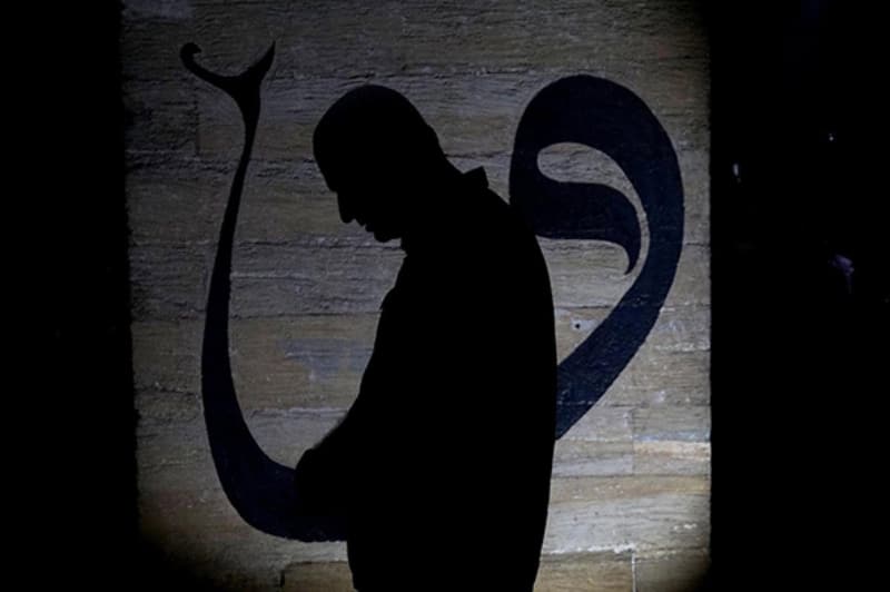 <p><b>AŞURE GÜNÜNDE NELER YAŞANDI?</b></p><p><b><br></b></p><p>– Hüseyin bin Ali ve beraberindeki 72 kişi hicri 61′de Muharrem'in onuncu gününde (10 Ekim, 680) Kerbelâ'da Yezid'in ordusunca katledilmiştir,</p>