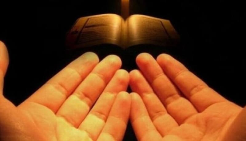 <p>Başka bir hadiste de âşûrâ orucuna işaret ederek “Ramazan orucundan sonra en fazîletli oruç Allah’ın ayı olan Muharrem ayında tutulan oruçtur.” buyurmuştur.</p>