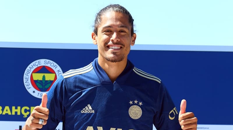 <p><b>“KENDİMİ HAZIR HİSSEDİYORUM”</b><br></p><p><br></p><p>Form durumunun sorulması üzerine de Lemos, şu cevabı verdi:</p>