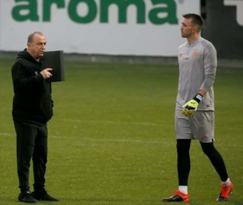 <p>'Kariyerimi Galatasaray'da bitirmek istiyorum.'</p>