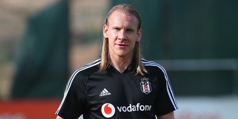 <p>Vida'nın bu transfere sıcak baktığı öğrenildi. Yıldız futbolcunun Fransa'da futbol oynamak istediği belirtildi.</p>