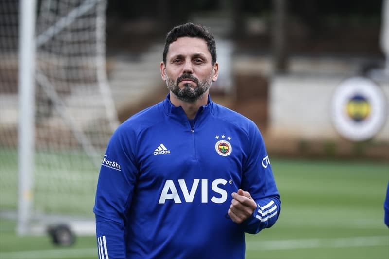 <p>Teknik direkt�r <b>Erol Bulut</b>'<b>un g�rev vermeyi d���nmedi�i</b> orta saha oyuncusunun �talya'dan da talipleri bulunuyor.&nbsp;</p>