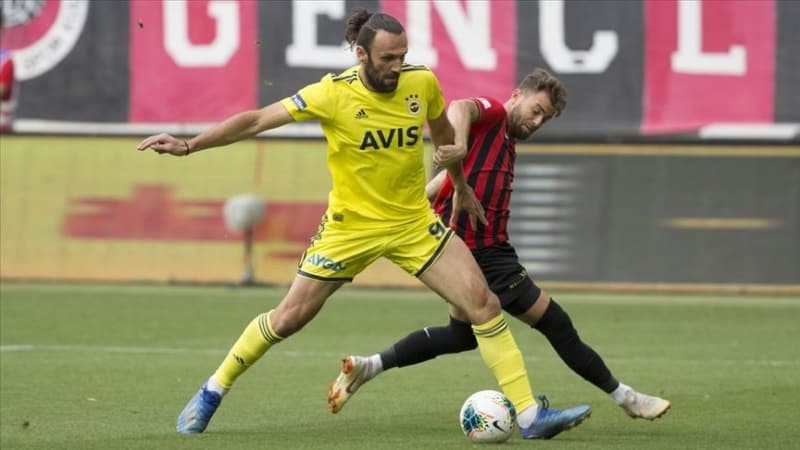 <p>Ancak Roma ekibi, F.Bah�e'ye <b>18 milyon euro</b> �nerirken Kanarya<b> 20 milyon eurodan</b> a�a��ya inmeyince g�r��meler de t�kand�.</p>